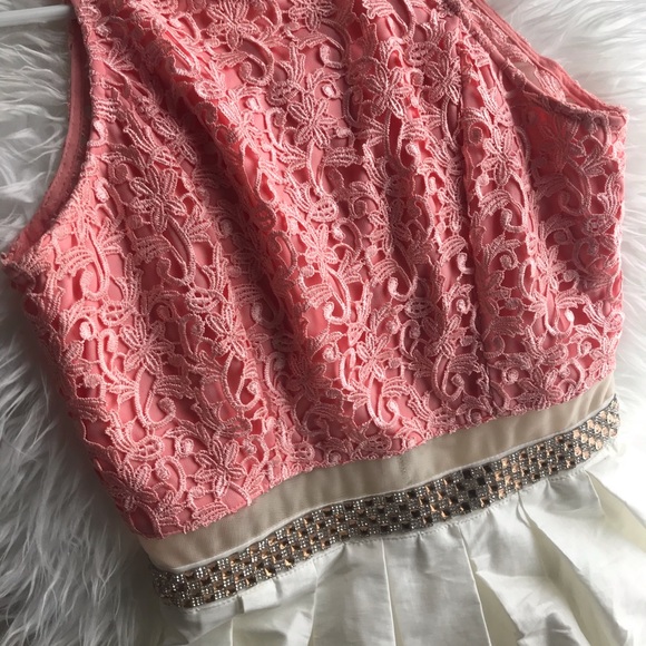 Beautiful prom dress! - Picture 2 of 7